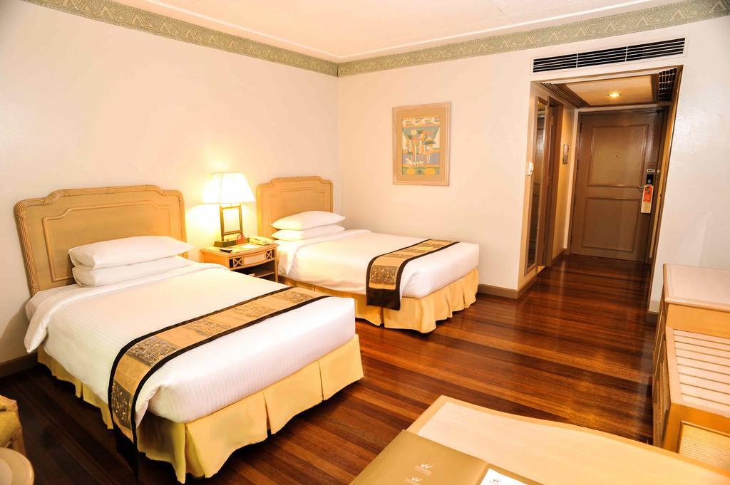 Waterfront Insular Hotel 4*
