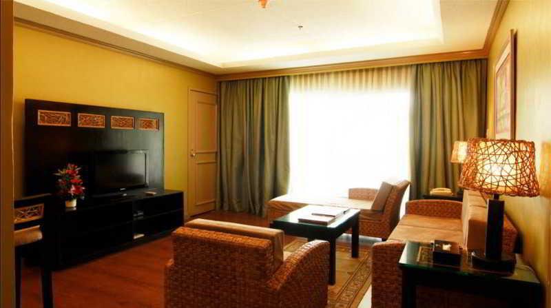 Waterfront Insular Hotel 4*